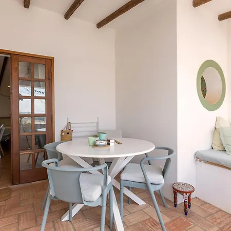 Casa Do Cacto With Fast Internet And Sunny Balcony!!!