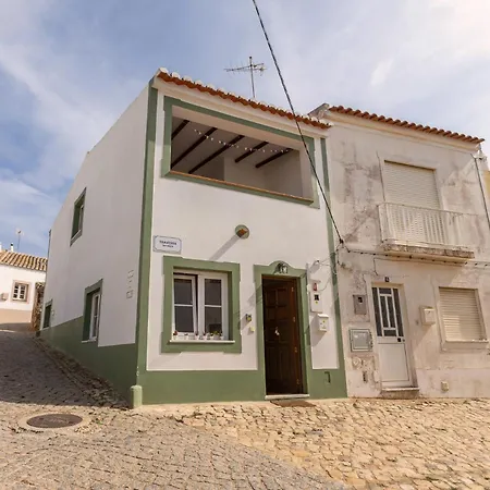 Casa Do Cacto With Fast Internet And Sunny Balcony!!! Vakantiehuis